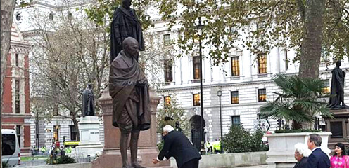 Mahatma Gandhi statue 