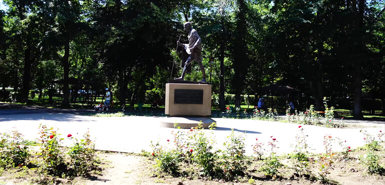 MAHATMA GANDHI STATUE