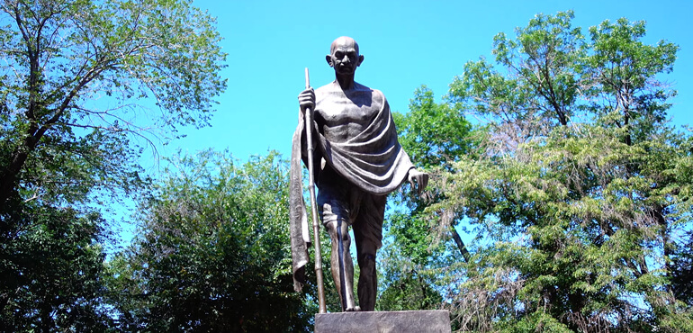 MAHATMA GANDHI STATUE